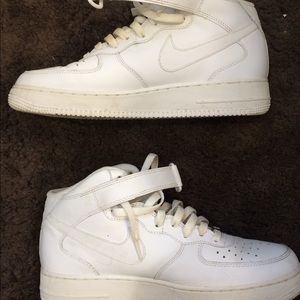 All White Men’s 9.5 Nike Mid Air Force 1